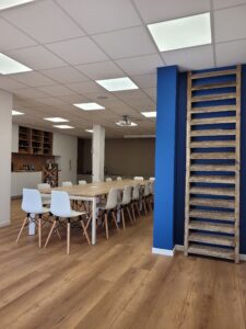 Salle de réunion de l'entreprise Art Camp à Morieux